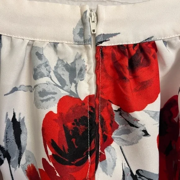 Speechless Women’s Red Floral High Front Long Back Skirt. Size 1 - Picture 4 of 6